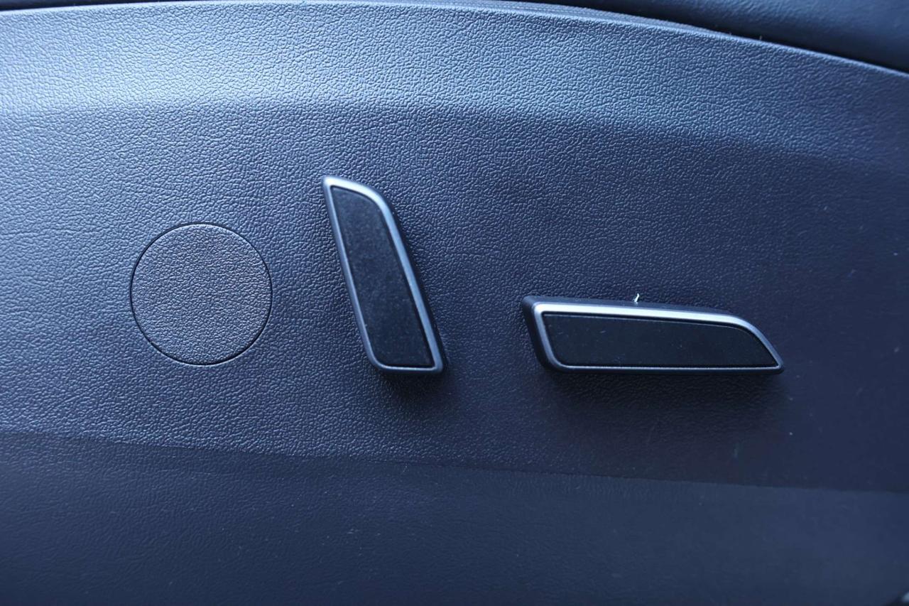 2021 Tesla Model Y LONG RANGE-DUAL MOTOR-AWD/AUTOPILOT/DRIVER ASSIST/STANDARD CONNECTIVITY/HEATED SEATS & STEERING/DASHCAM/KEYLESS/PANOROOF Photo