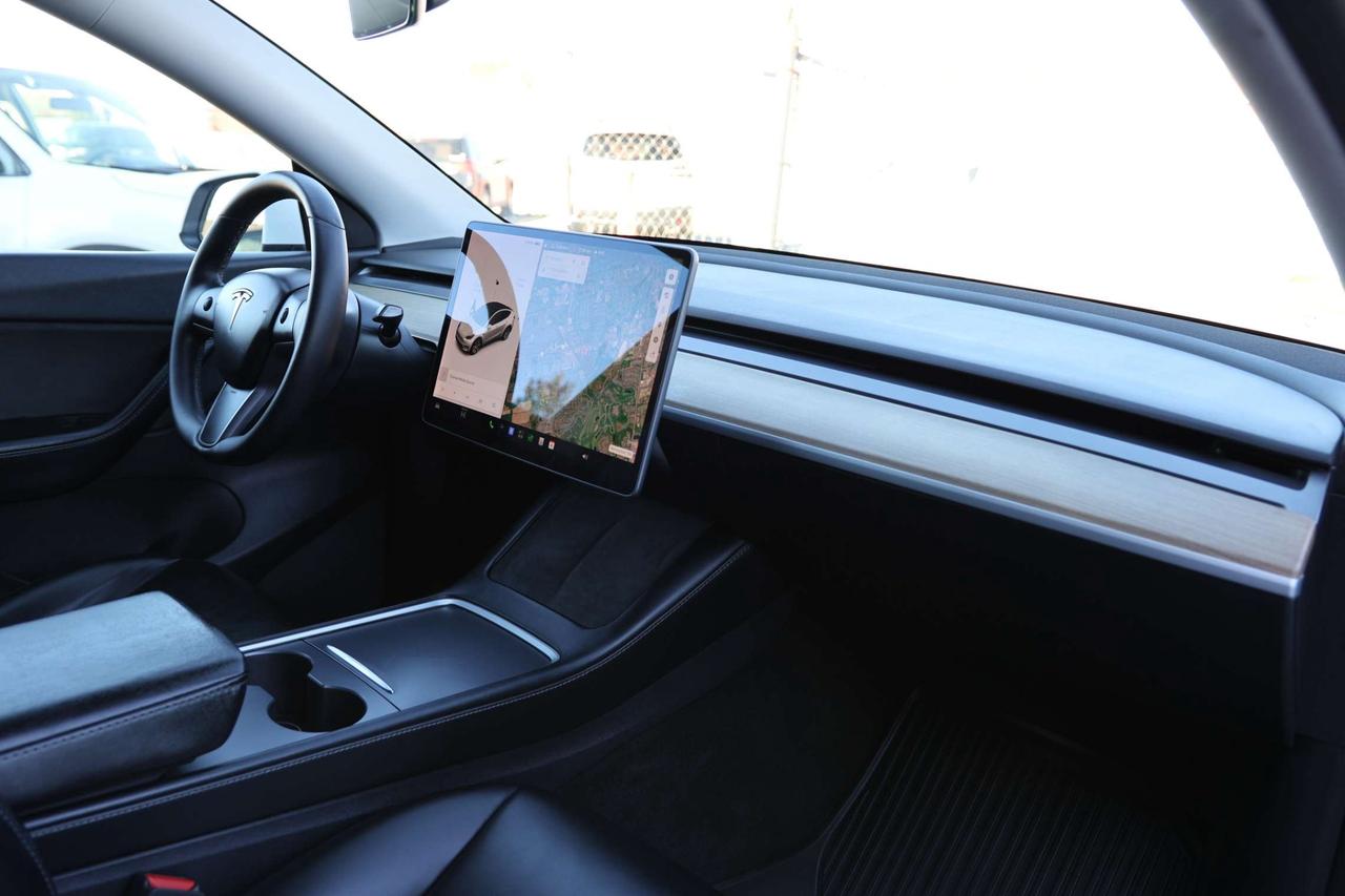 2021 Tesla Model Y LONG RANGE-DUAL MOTOR-AWD/AUTOPILOT/DRIVER ASSIST/STANDARD CONNECTIVITY/HEATED SEATS & STEERING/DASHCAM/KEYLESS/PANOROOF Photo