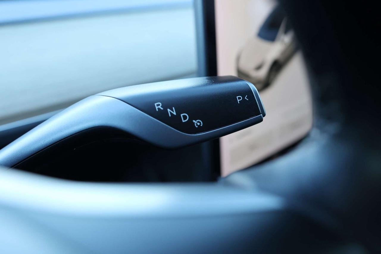 2021 Tesla Model Y LONG RANGE-DUAL MOTOR-AWD/AUTOPILOT/DRIVER ASSIST/STANDARD CONNECTIVITY/HEATED SEATS & STEERING/DASHCAM/KEYLESS/PANOROOF Photo