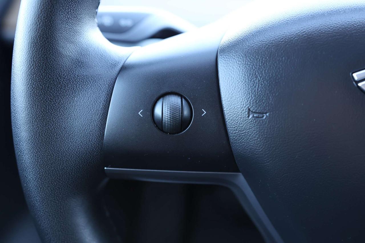 2021 Tesla Model Y LONG RANGE-DUAL MOTOR-AWD/AUTOPILOT/DRIVER ASSIST/STANDARD CONNECTIVITY/HEATED SEATS & STEERING/DASHCAM/KEYLESS/PANOROOF Photo