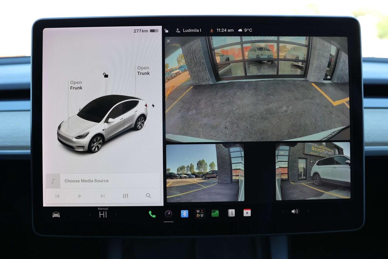 2021 Tesla Model Y LONG RANGE-DUAL MOTOR-AWD/AUTOPILOT/DRIVER ASSIST/STANDARD CONNECTIVITY/HEATED SEATS & STEERING/DASHCAM/KEYLESS/PANOROOF Photo