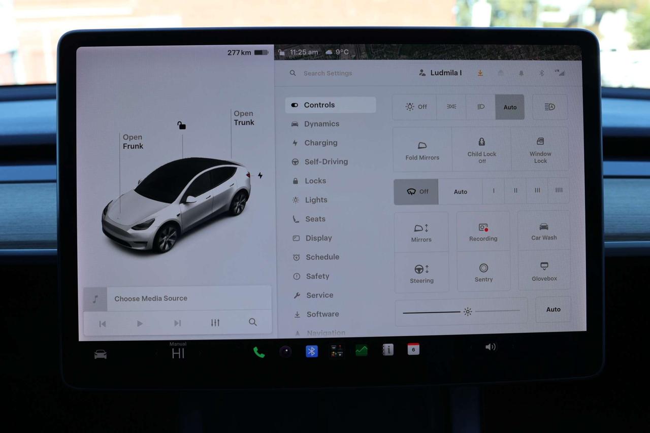 2021 Tesla Model Y LONG RANGE-DUAL MOTOR-AWD/AUTOPILOT/DRIVER ASSIST/STANDARD CONNECTIVITY/HEATED SEATS & STEERING/DASHCAM/KEYLESS/PANOROOF Photo