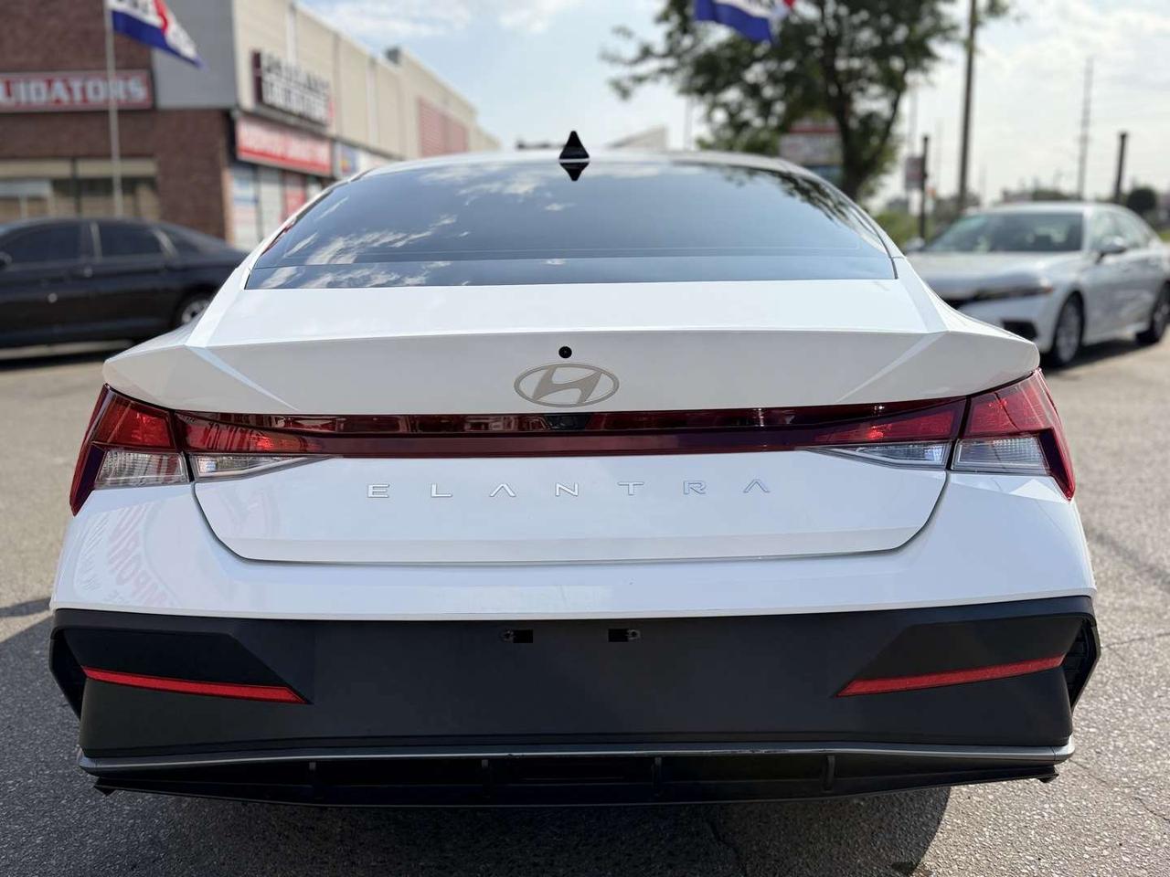 2025 Hyundai Elantra Preferred with Tech Package Pearl White   Amb Light   Navi   Lane Assist Photo3