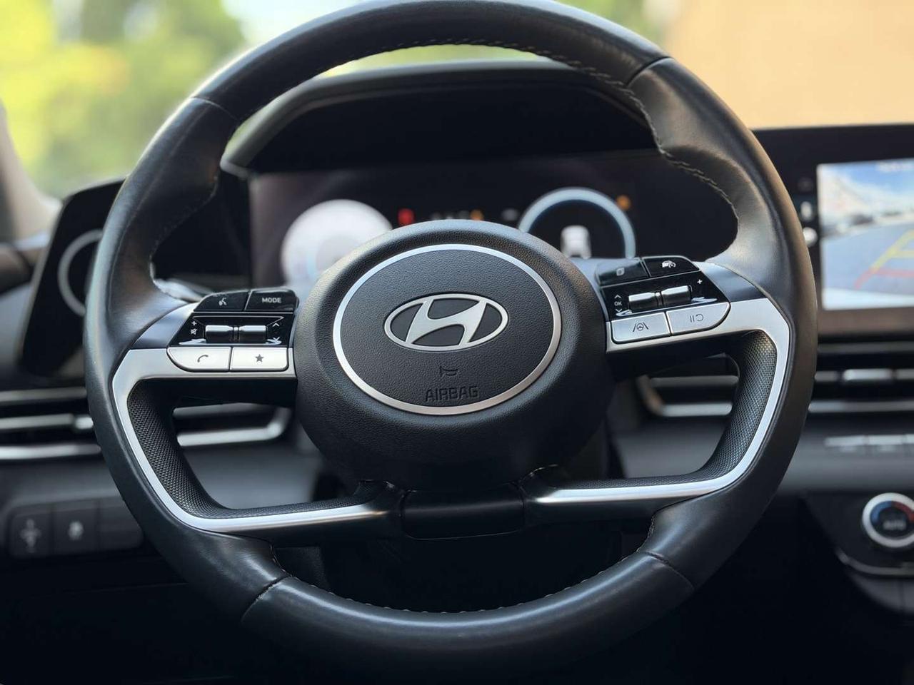 2025 Hyundai Elantra Preferred with Tech Package Pearl White   Amb Light   Navi   Lane Assist Photo