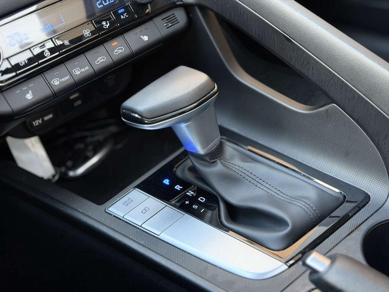 2025 Hyundai Elantra Preferred with Tech Package Pearl White   Amb Light   Navi   Lane Assist Photo