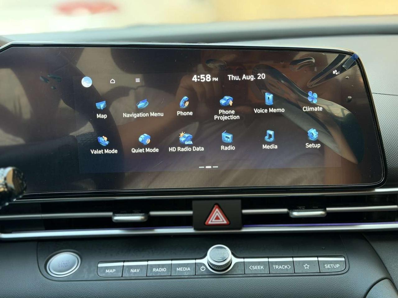 2025 Hyundai Elantra Preferred with Tech Package Pearl White   Amb Light   Navi   Lane Assist Photo