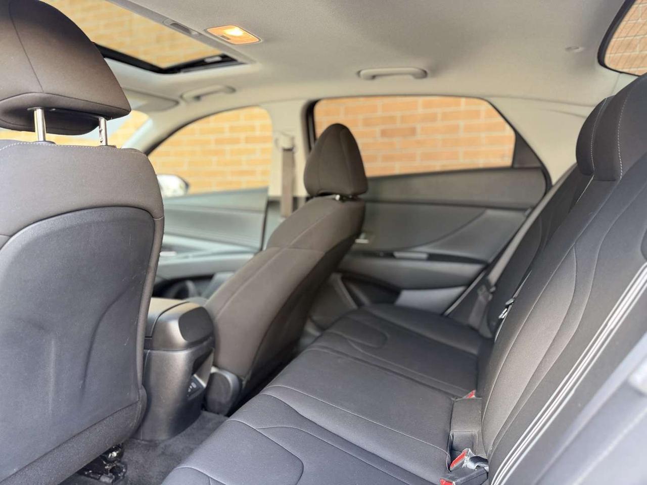 2025 Hyundai Elantra Preferred with Tech Package Pearl White   Amb Light   Navi   Lane Assist Photo