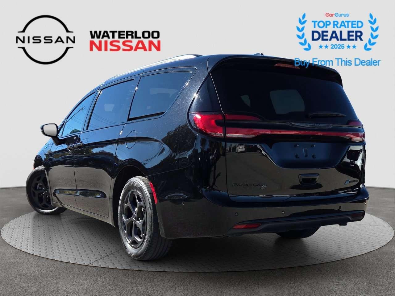 2024 Chrysler Pacifica Premium S Appearance Photo