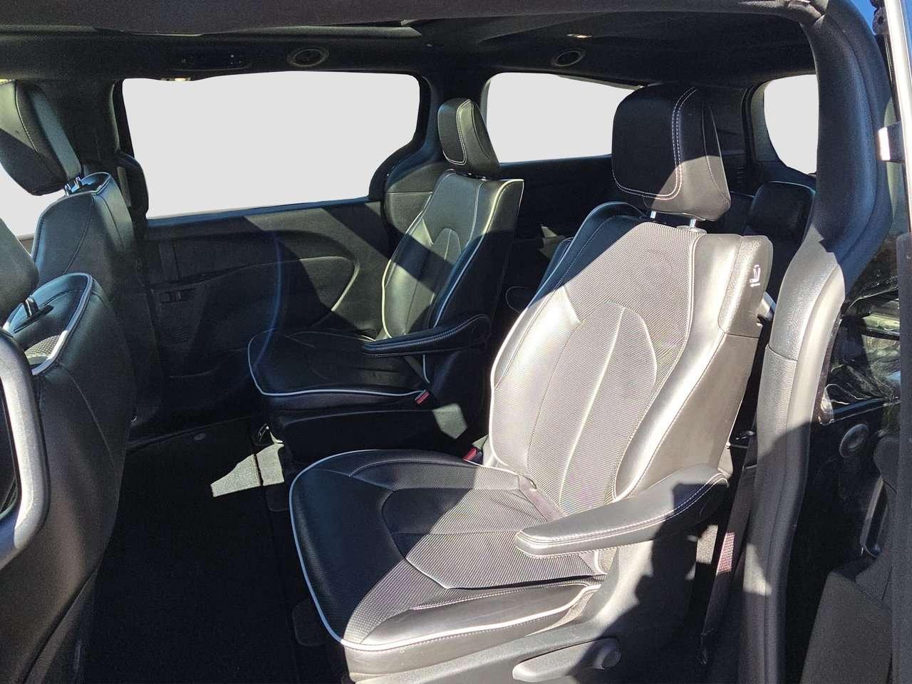 2024 Chrysler Pacifica Premium S Appearance Photo