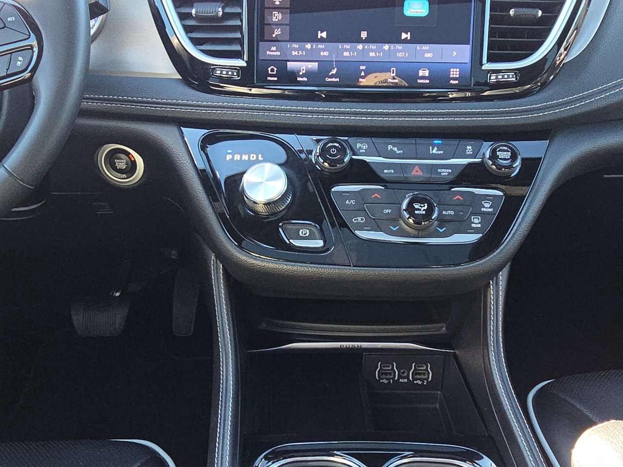 2024 Chrysler Pacifica Premium S Appearance Photo