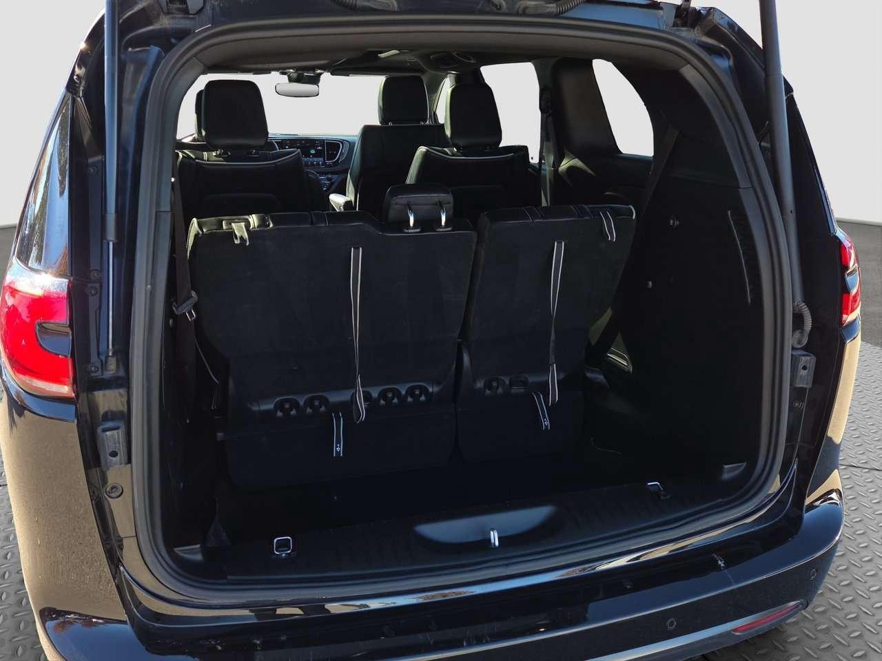 2024 Chrysler Pacifica Premium S Appearance Photo
