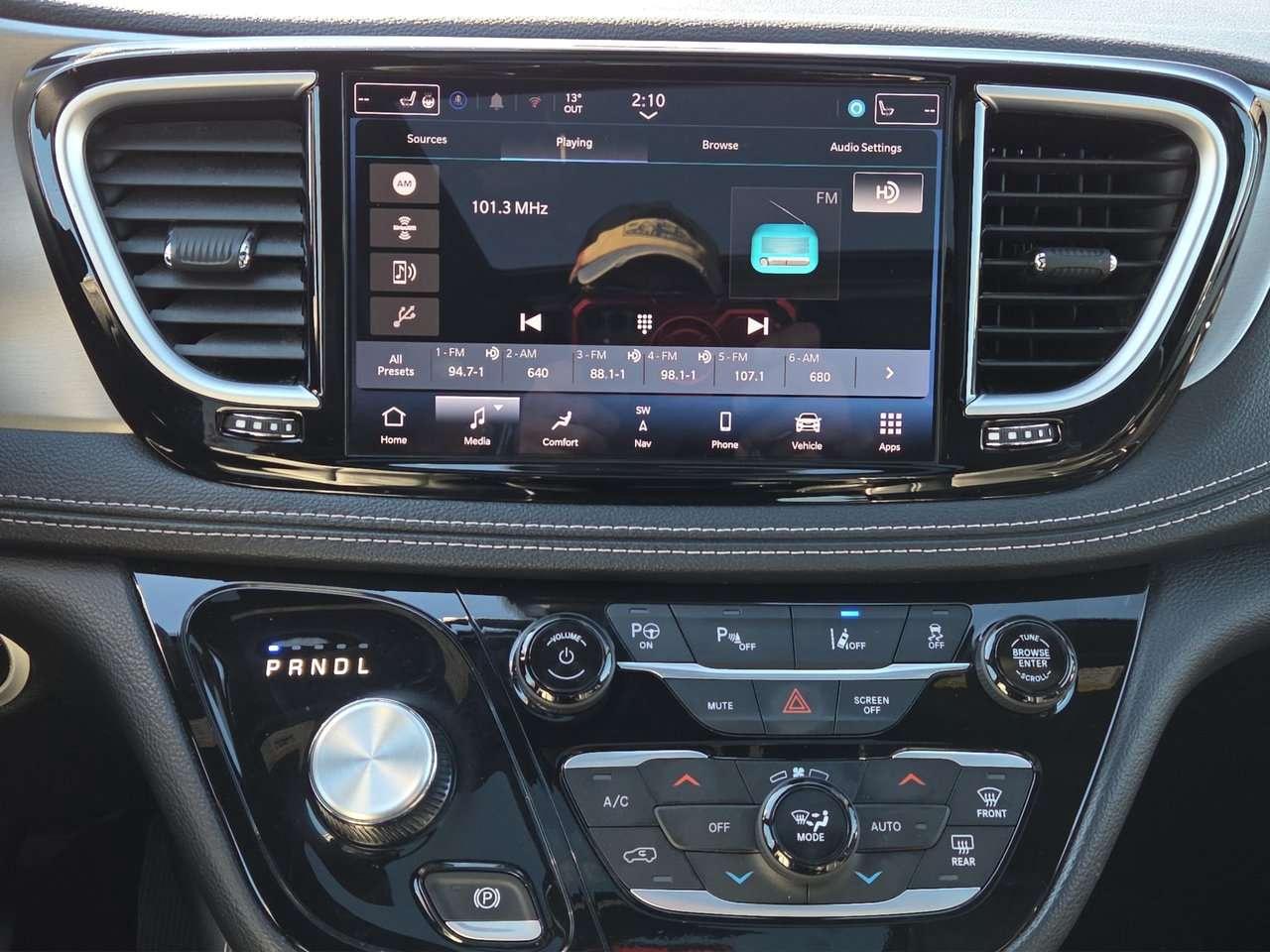 2024 Chrysler Pacifica Premium S Appearance Photo