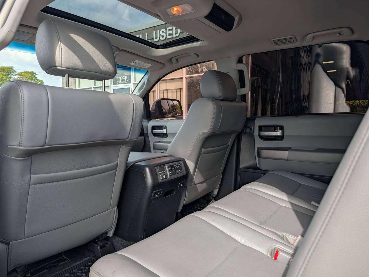 2014 Toyota Sequoia Limited Photo