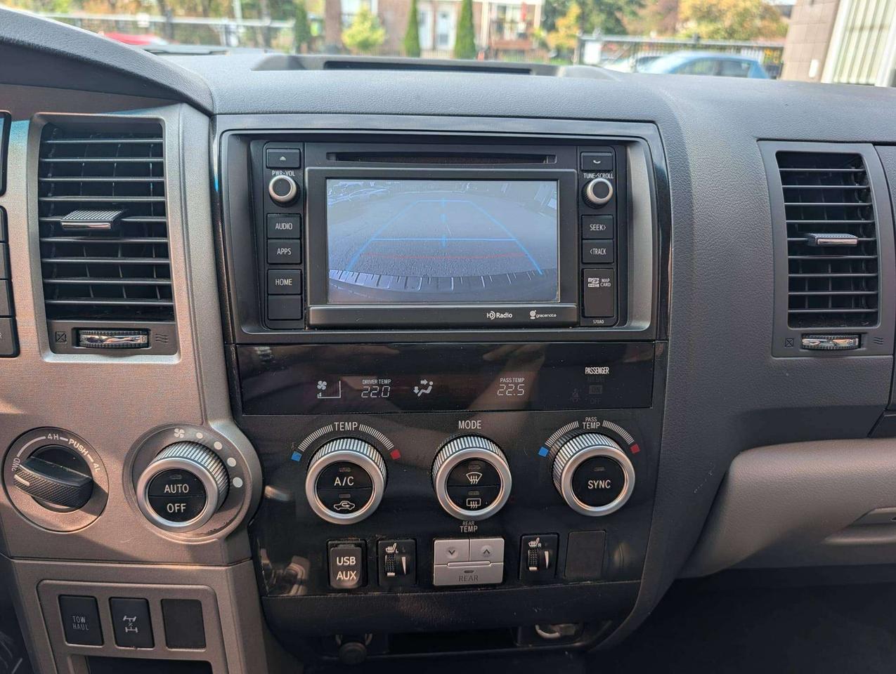 2014 Toyota Sequoia Limited Photo