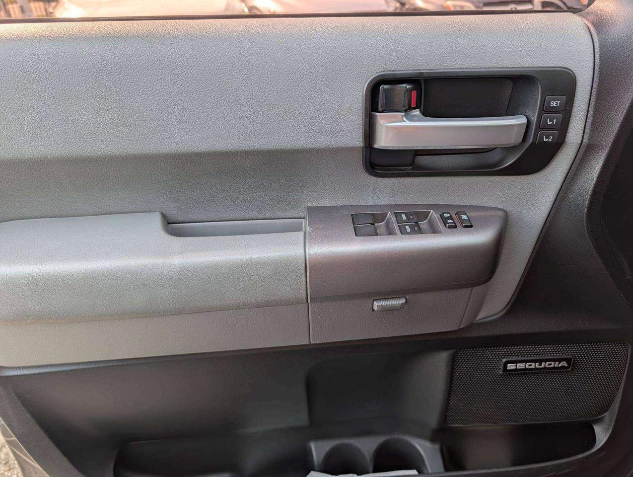 2014 Toyota Sequoia Limited Photo