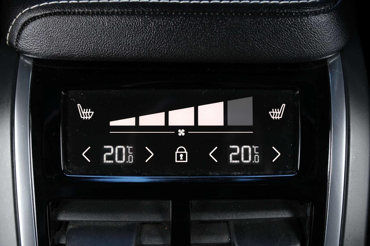 2019 Volvo XC60 T6-AWD-R DESIGN/360CAM/NAV/ADAPT CRUISE/BLIS/FCW/LKA/LEATHER&SUED/H SEATS/CARPLAY/KEYLESS/PANOROOF Photo