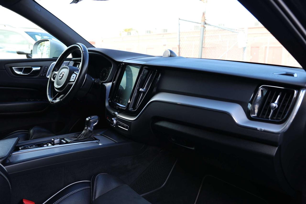 2019 Volvo XC60 T6-AWD-R DESIGN/360CAM/NAV/ADAPT CRUISE/BLIS/FCW/LKA/LEATHER&SUED/H SEATS/CARPLAY/KEYLESS/PANOROOF Photo