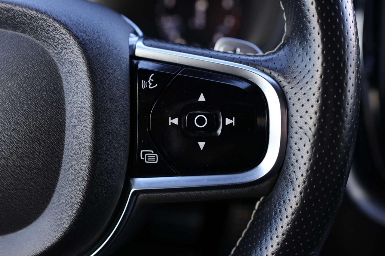 2019 Volvo XC60 T6-AWD-R DESIGN/360CAM/NAV/ADAPT CRUISE/BLIS/FCW/LKA/LEATHER&SUED/H SEATS/CARPLAY/KEYLESS/PANOROOF Photo