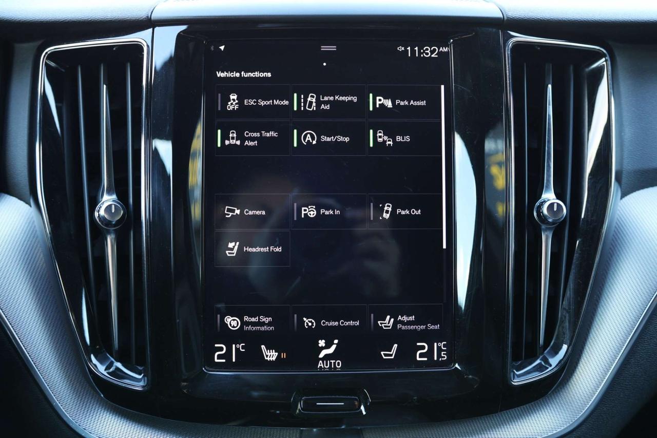 2019 Volvo XC60 T6-AWD-R DESIGN/360CAM/NAV/ADAPT CRUISE/BLIS/FCW/LKA/LEATHER&SUED/H SEATS/CARPLAY/KEYLESS/PANOROOF Photo