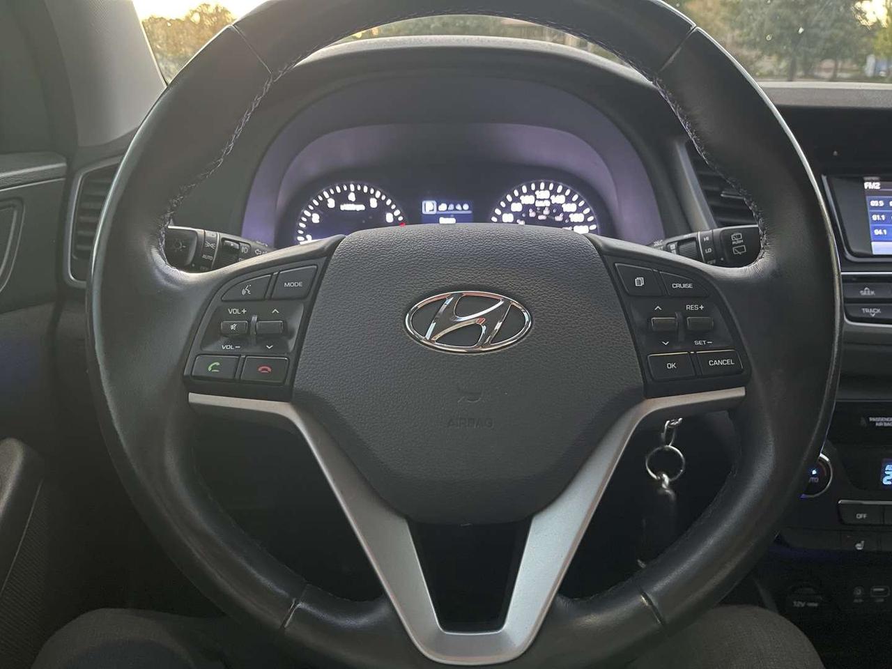 2017 Hyundai Tucson SE AWD   Leather   Pano Roof   Htd Steering Photo