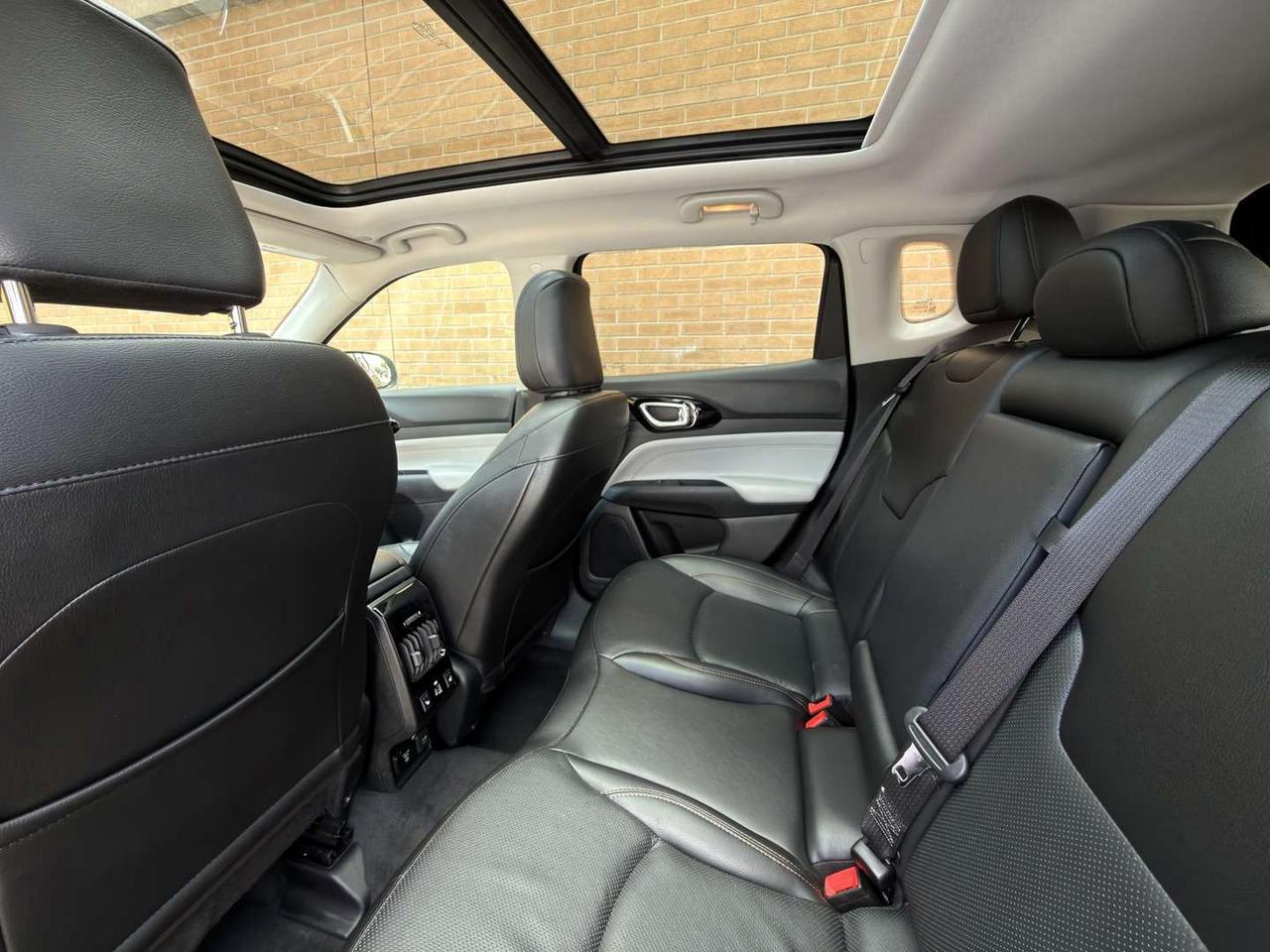 2022 Jeep Compass 4X4 LIMITED   Leather   Pano Roof   Navi Photo