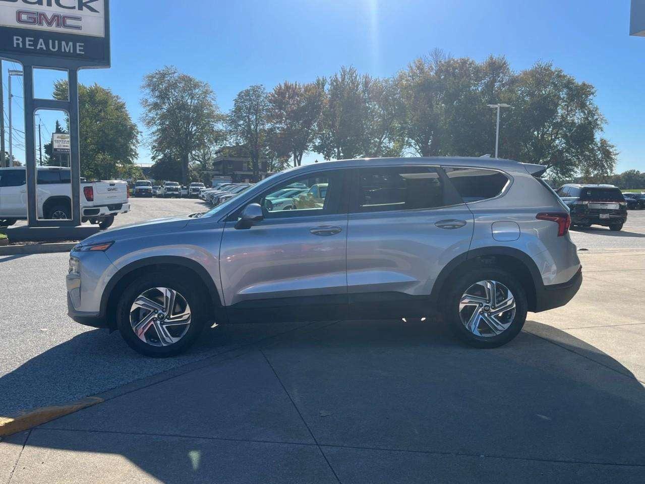 2022 Hyundai Santa Fe SE GREAT VALUE LOCAL TRADE Photo