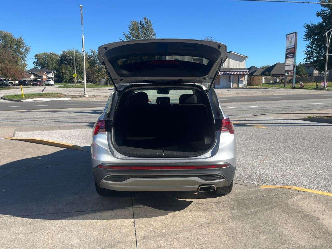 2022 Hyundai Santa Fe SE GREAT VALUE LOCAL TRADE Photo
