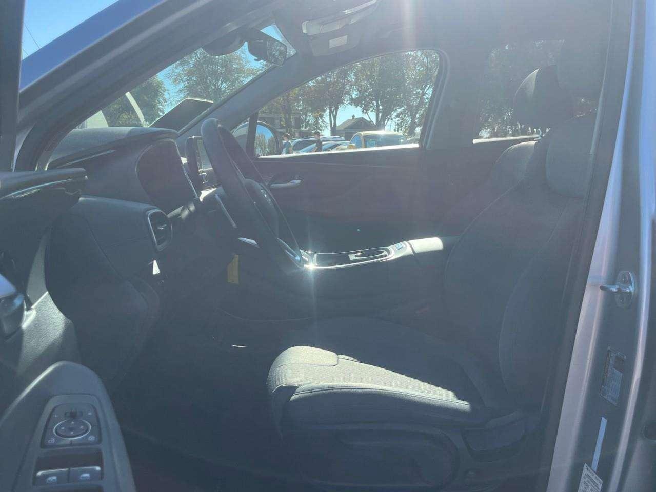 2022 Hyundai Santa Fe SE GREAT VALUE LOCAL TRADE Photo