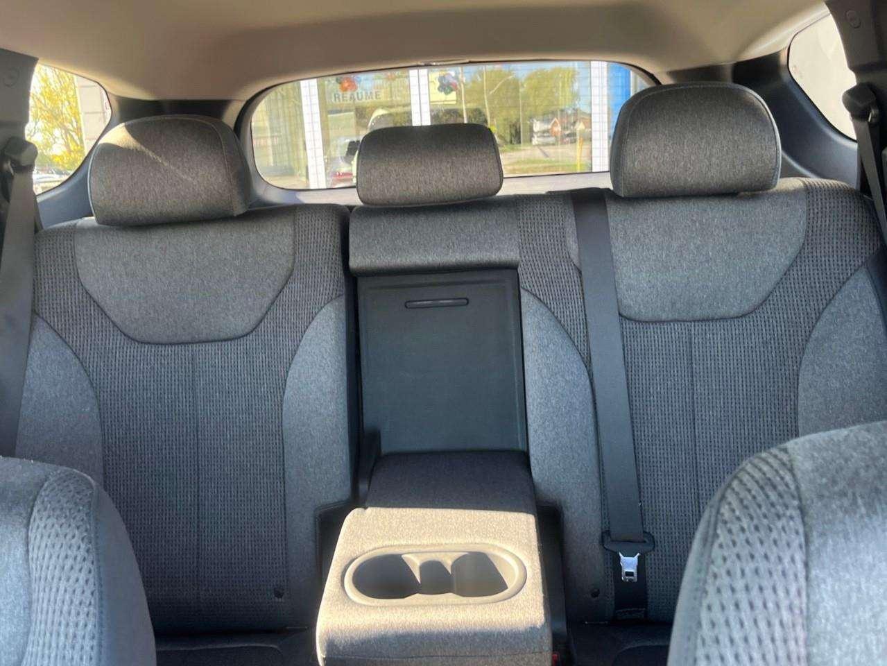2022 Hyundai Santa Fe SE GREAT VALUE LOCAL TRADE Photo