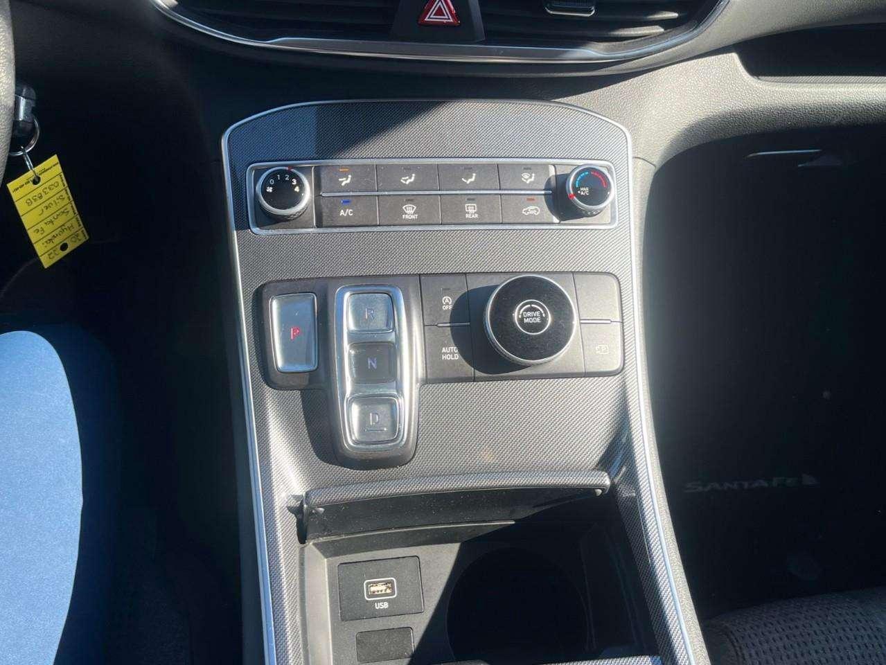 2022 Hyundai Santa Fe SE GREAT VALUE LOCAL TRADE Photo