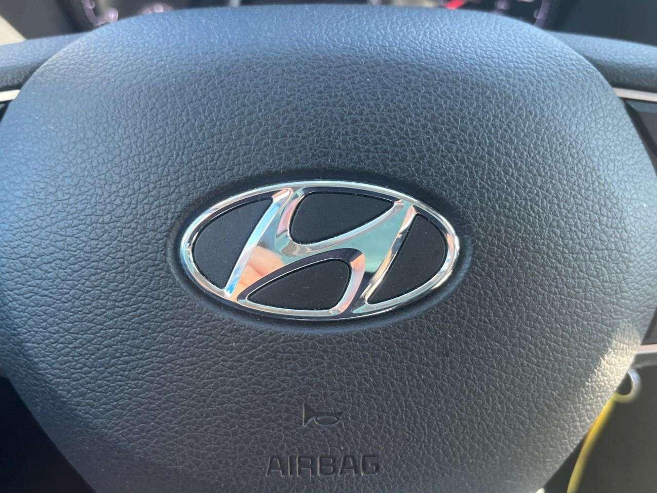 2022 Hyundai Santa Fe SE GREAT VALUE LOCAL TRADE Photo