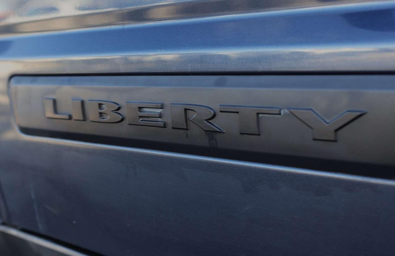 2008 Jeep Liberty SPORT-4WD/CRUISE CONTROL/POWER WINDOWS & MIRRORS/CD PLAYER/AUX/SATELLITE RADIO/TOW HITCH Photo3
