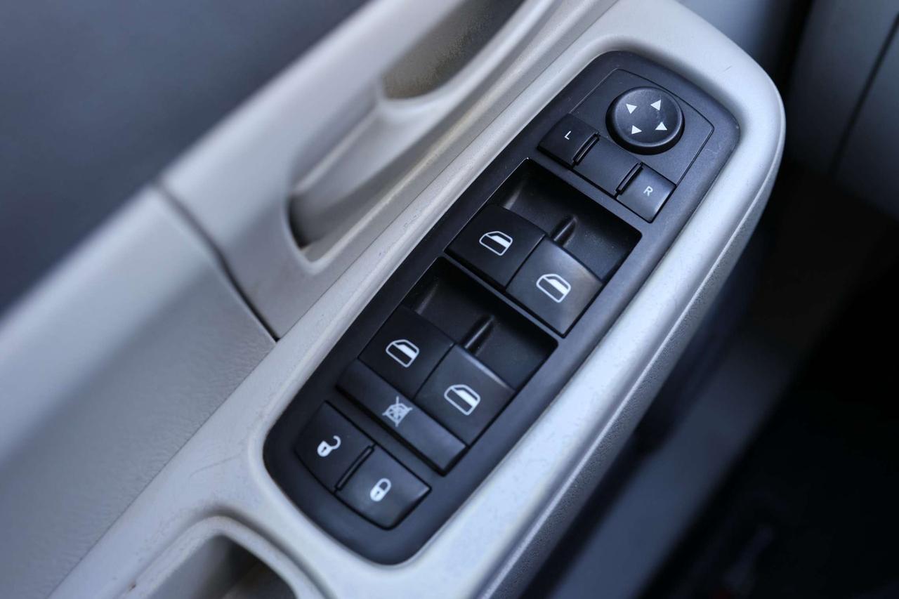 2008 Jeep Liberty SPORT-4WD/CRUISE CONTROL/POWER WINDOWS & MIRRORS/CD PLAYER/AUX/SATELLITE RADIO/TOW HITCH Photo