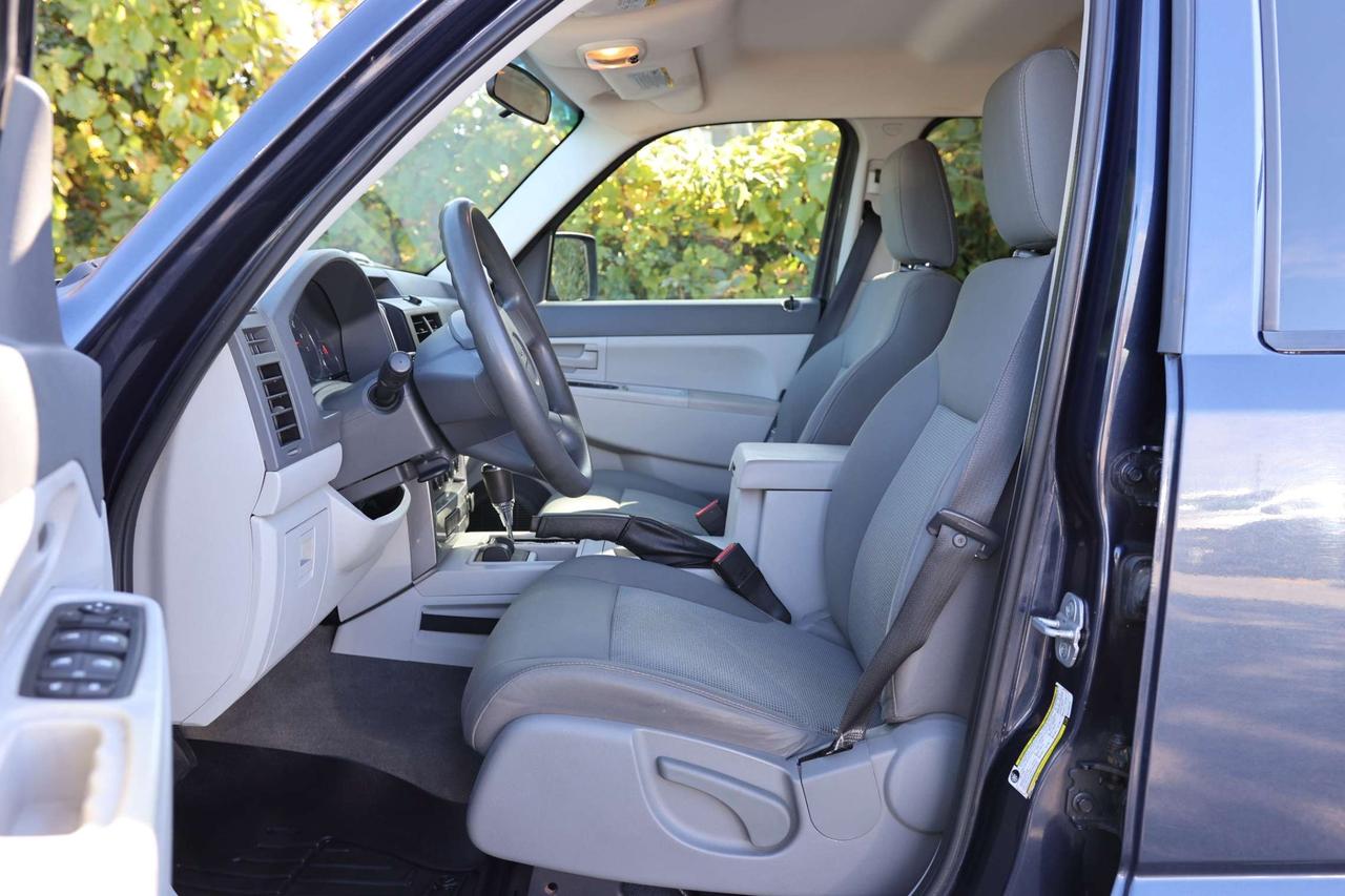 2008 Jeep Liberty SPORT-4WD/CRUISE CONTROL/POWER WINDOWS & MIRRORS/CD PLAYER/AUX/SATELLITE RADIO/TOW HITCH Photo