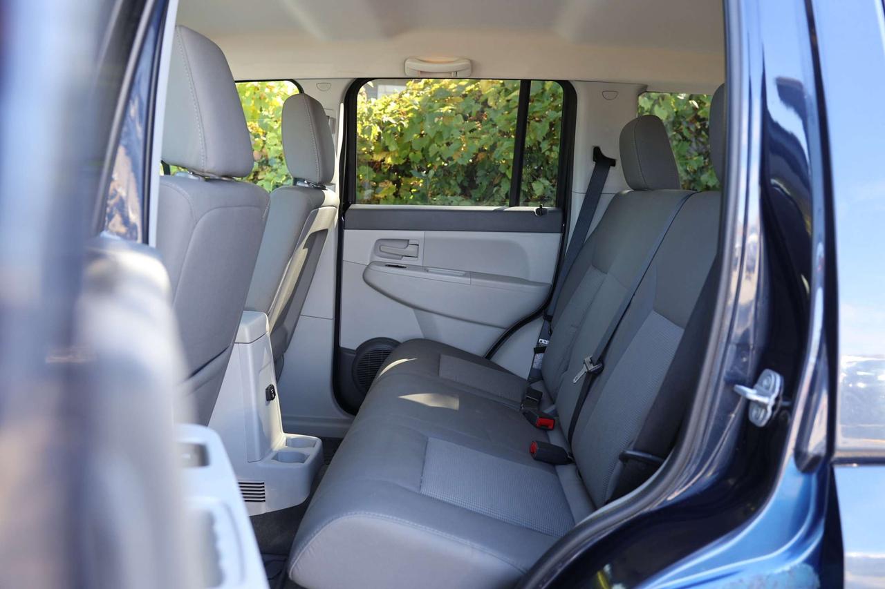 2008 Jeep Liberty SPORT-4WD/CRUISE CONTROL/POWER WINDOWS & MIRRORS/CD PLAYER/AUX/SATELLITE RADIO/TOW HITCH Photo