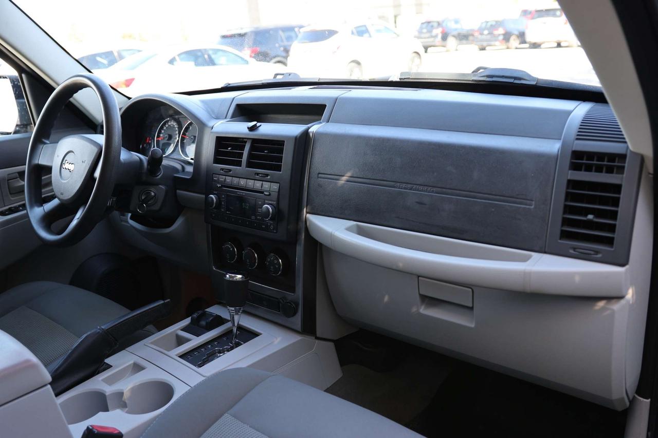 2008 Jeep Liberty SPORT-4WD/CRUISE CONTROL/POWER WINDOWS & MIRRORS/CD PLAYER/AUX/SATELLITE RADIO/TOW HITCH Photo