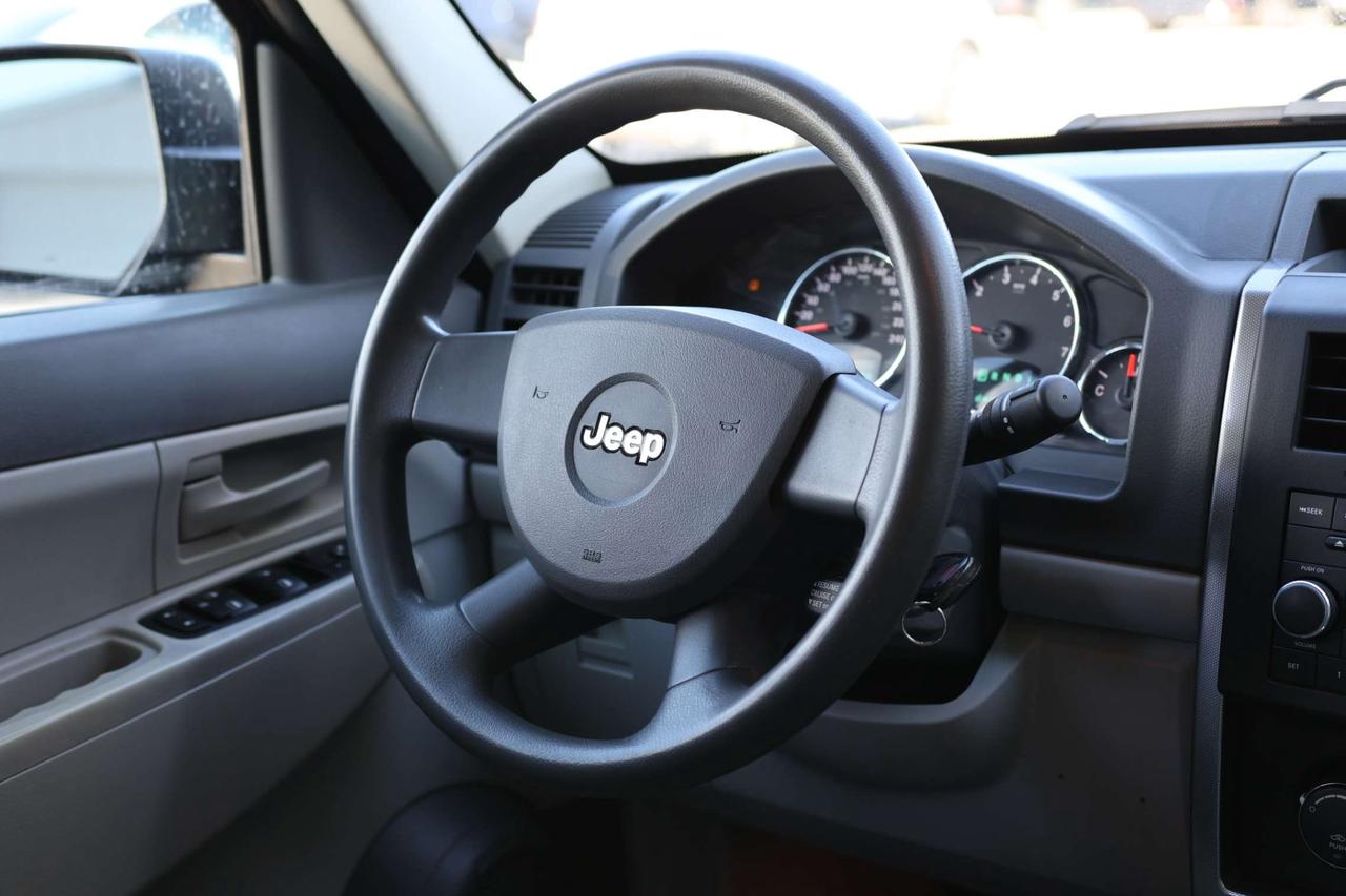 2008 Jeep Liberty SPORT-4WD/CRUISE CONTROL/POWER WINDOWS & MIRRORS/CD PLAYER/AUX/SATELLITE RADIO/TOW HITCH Photo