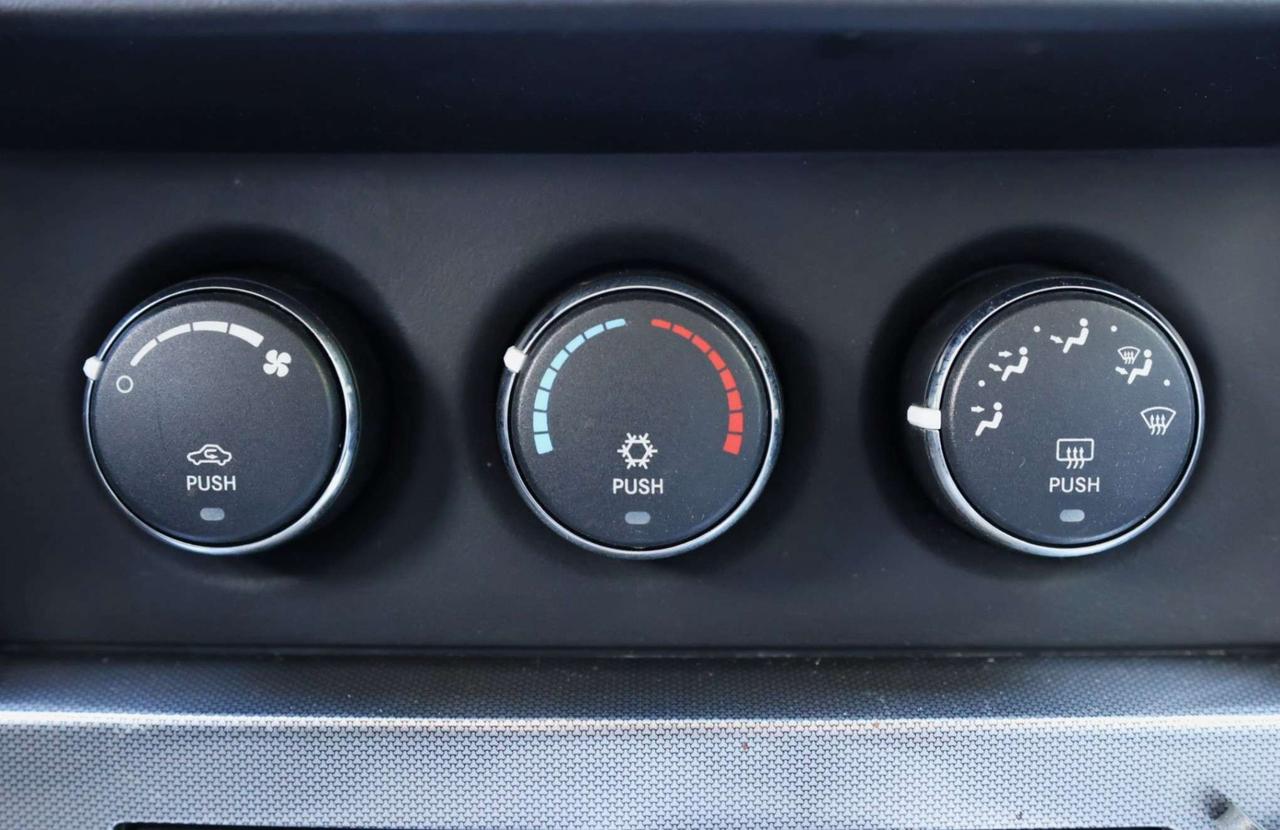 2008 Jeep Liberty SPORT-4WD/CRUISE CONTROL/POWER WINDOWS & MIRRORS/CD PLAYER/AUX/SATELLITE RADIO/TOW HITCH Photo
