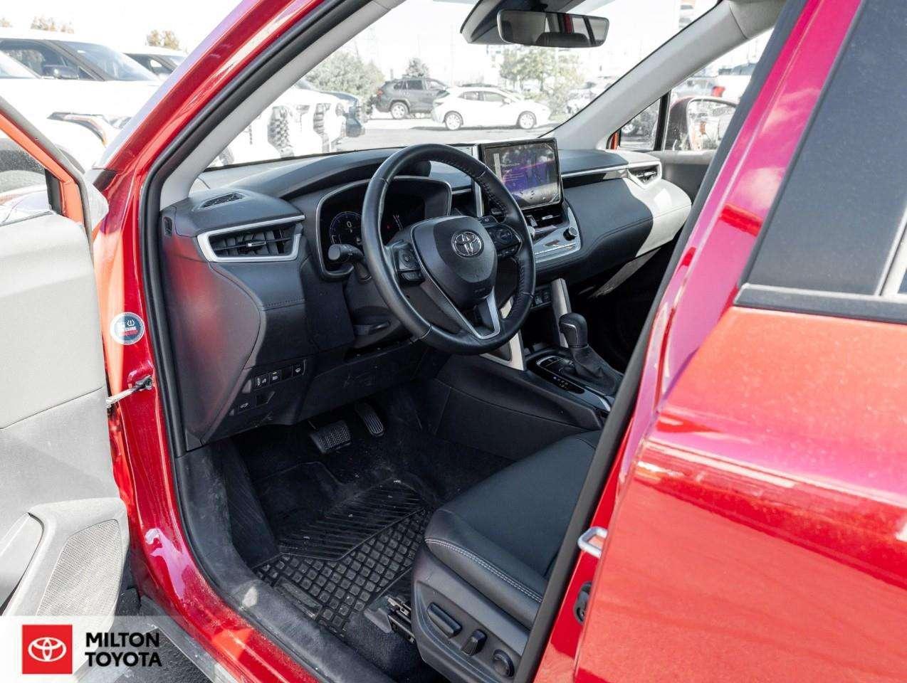 2024 Toyota Corolla Cross LEATHER SUNROOF HEATED STEERING JBL ONE OWNER TCUV XLE Photo