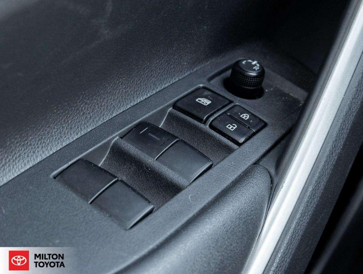 2024 Toyota Corolla Cross LEATHER SUNROOF HEATED STEERING JBL ONE OWNER TCUV XLE Photo