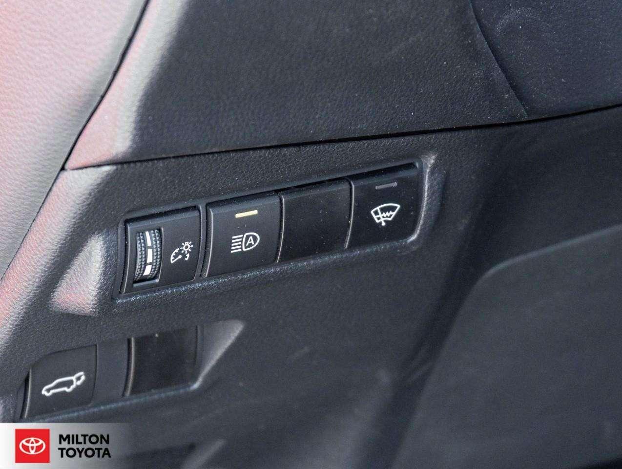 2024 Toyota Corolla Cross LEATHER SUNROOF HEATED STEERING JBL ONE OWNER TCUV XLE Photo