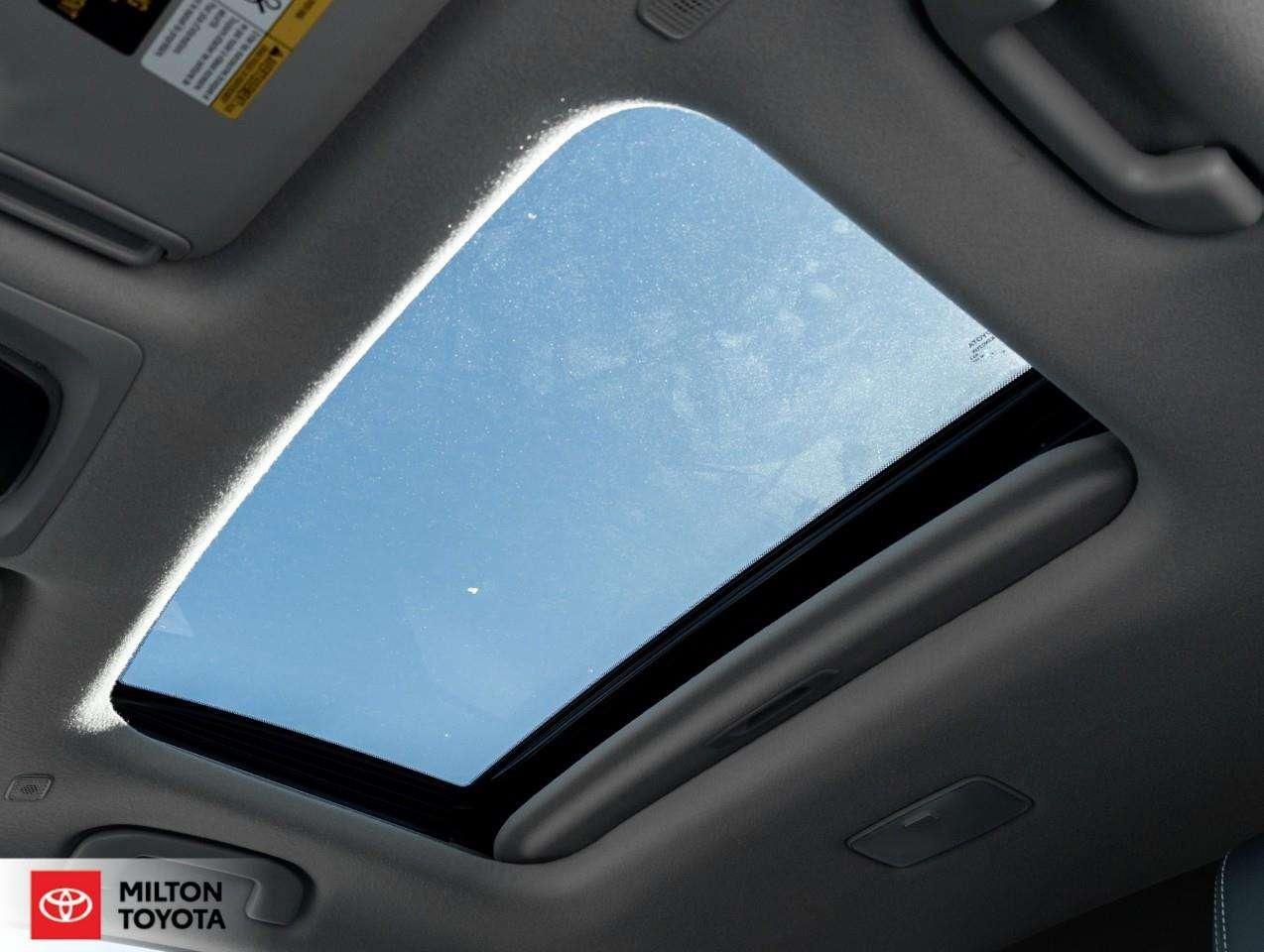 2024 Toyota Corolla Cross LEATHER SUNROOF HEATED STEERING JBL ONE OWNER TCUV XLE Photo