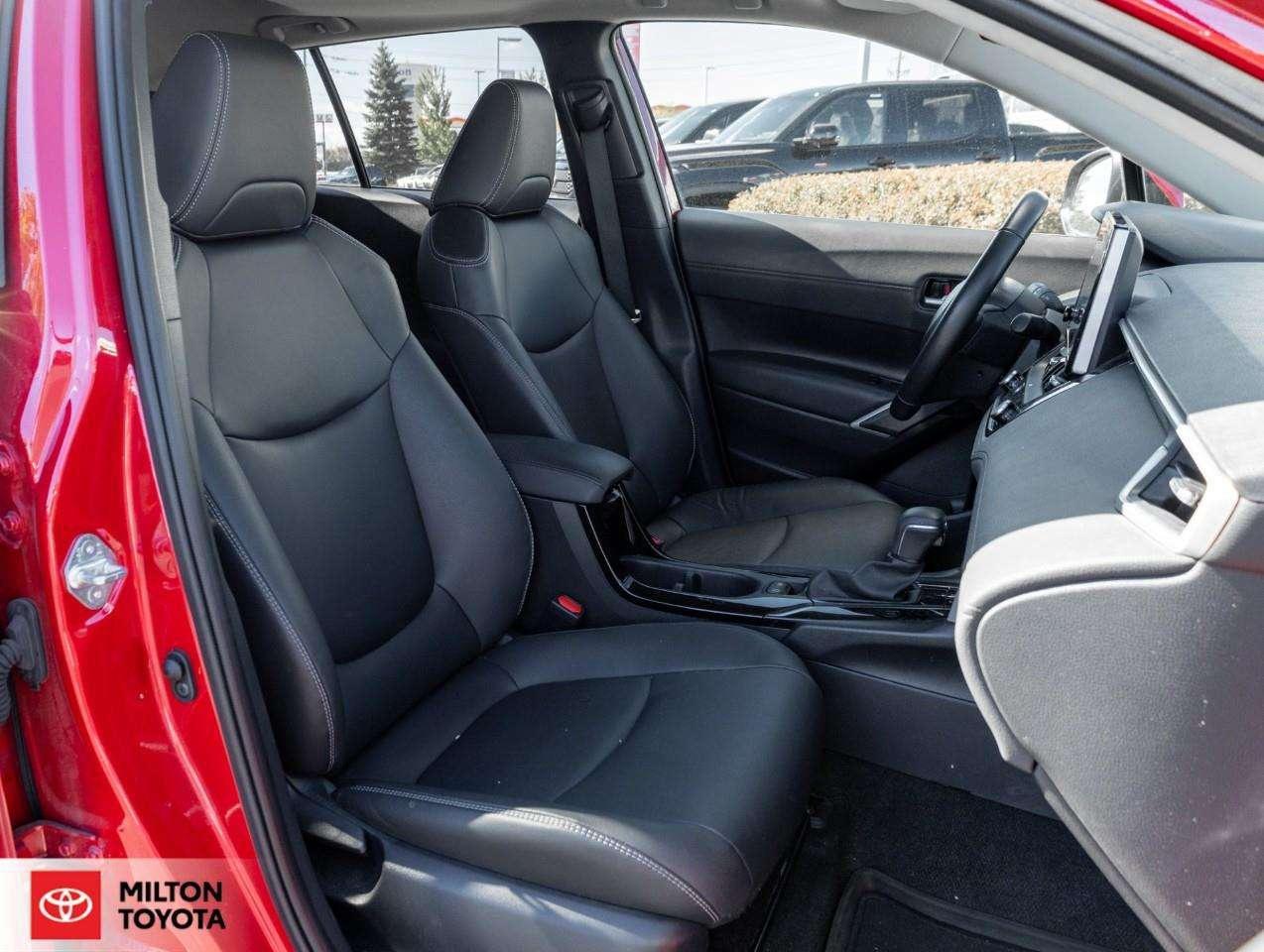 2024 Toyota Corolla Cross LEATHER SUNROOF HEATED STEERING JBL ONE OWNER TCUV XLE Photo