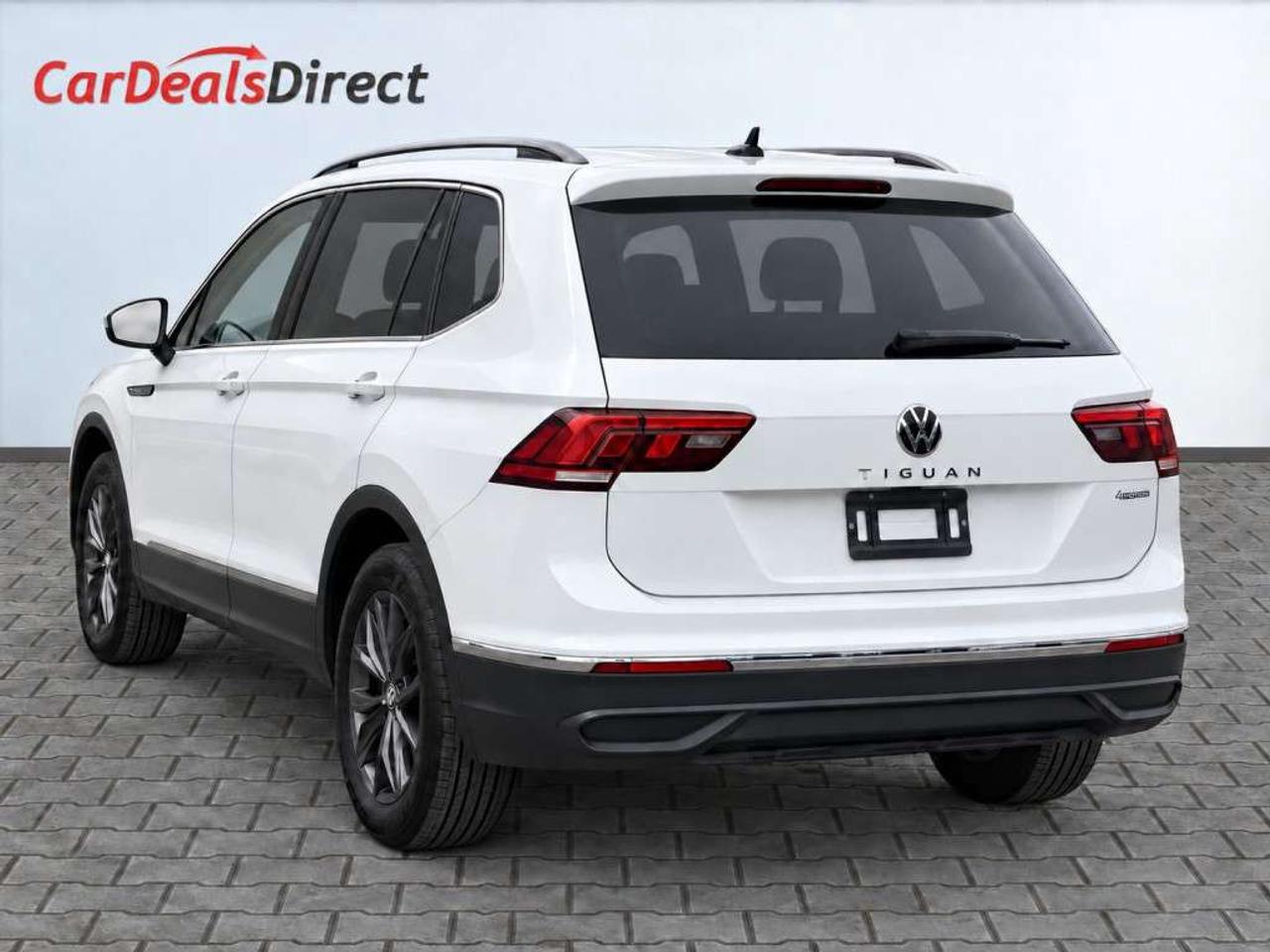 2023 Volkswagen Tiguan 7 SEATER / PANO ROOF / LEATHER SEATS /  / CARPLAY / BLIND SPOT / BACKUP CAM Photo