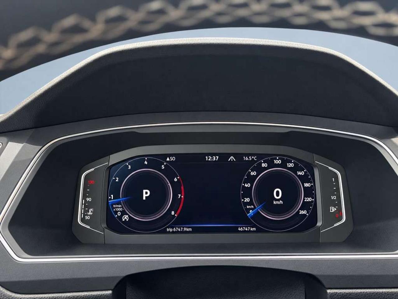 2023 Volkswagen Tiguan 7 SEATER / PANO ROOF / LEATHER SEATS /  / CARPLAY / BLIND SPOT / BACKUP CAM Photo