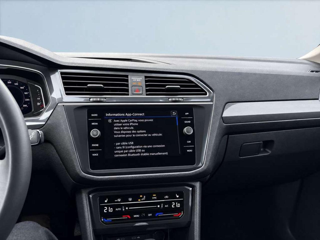 2023 Volkswagen Tiguan 7 SEATER / PANO ROOF / LEATHER SEATS /  / CARPLAY / BLIND SPOT / BACKUP CAM Photo