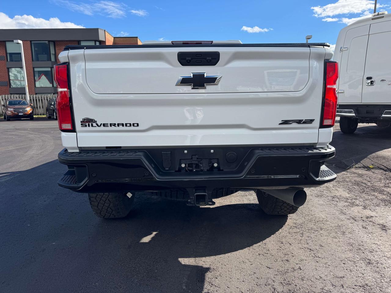 2026 Chevrolet Silverado 2500 ZR2 - Diesel - Low KM Photo3