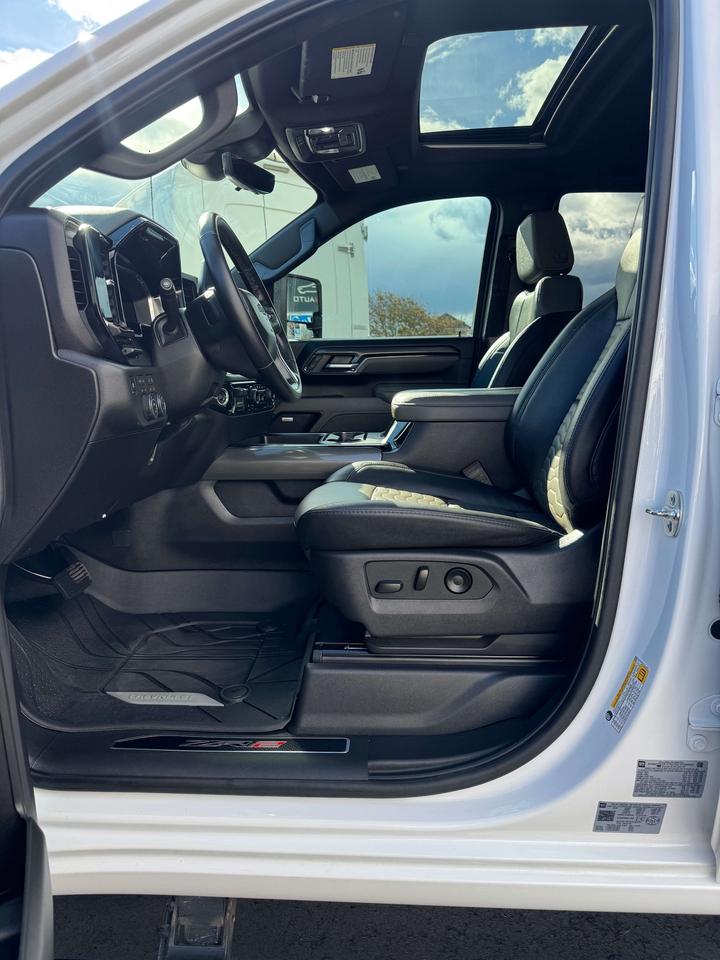 2026 Chevrolet Silverado 2500 ZR2 - Diesel - Low KM Photo