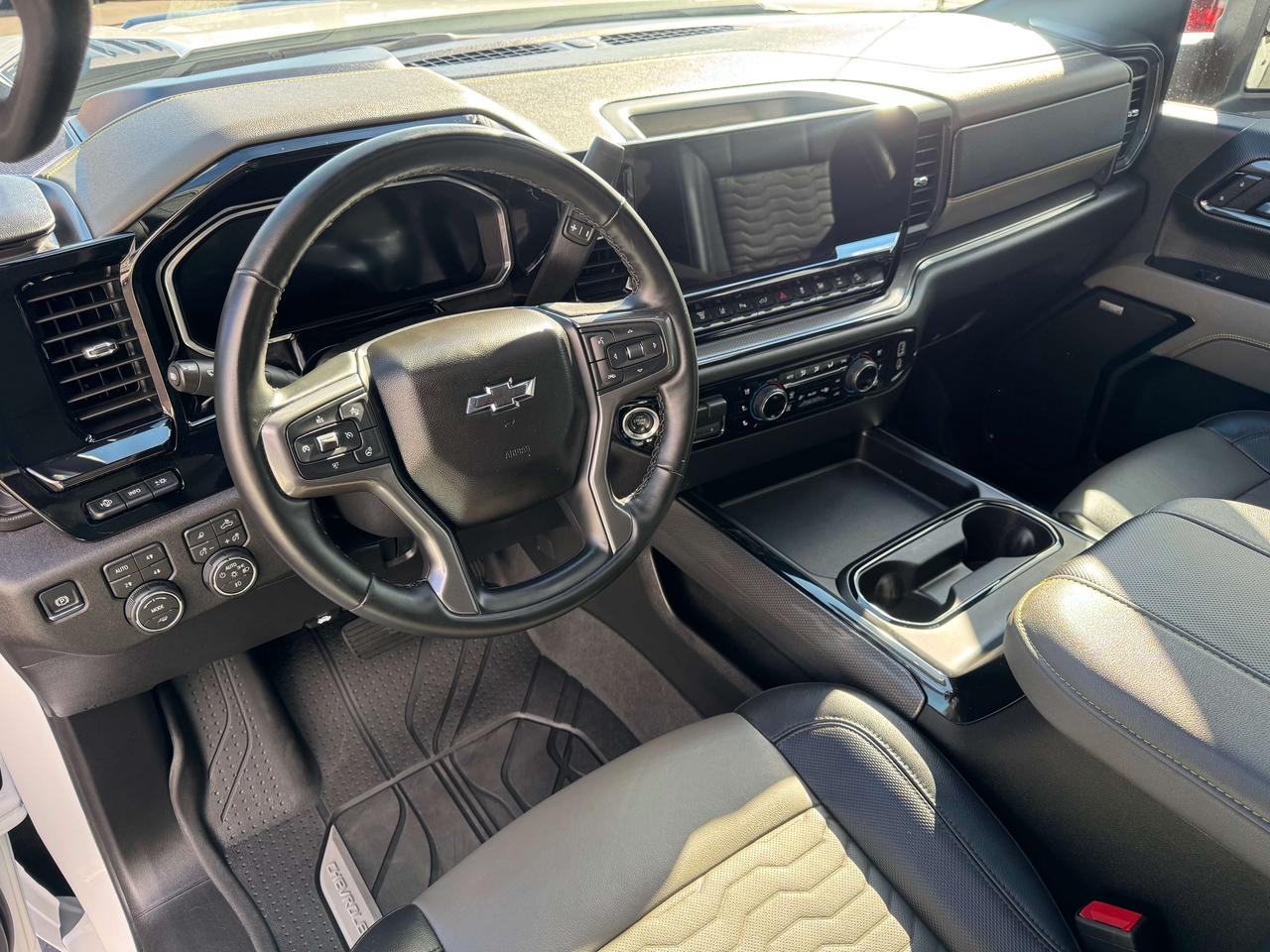 2026 Chevrolet Silverado 2500 ZR2 - Diesel - Low KM Photo