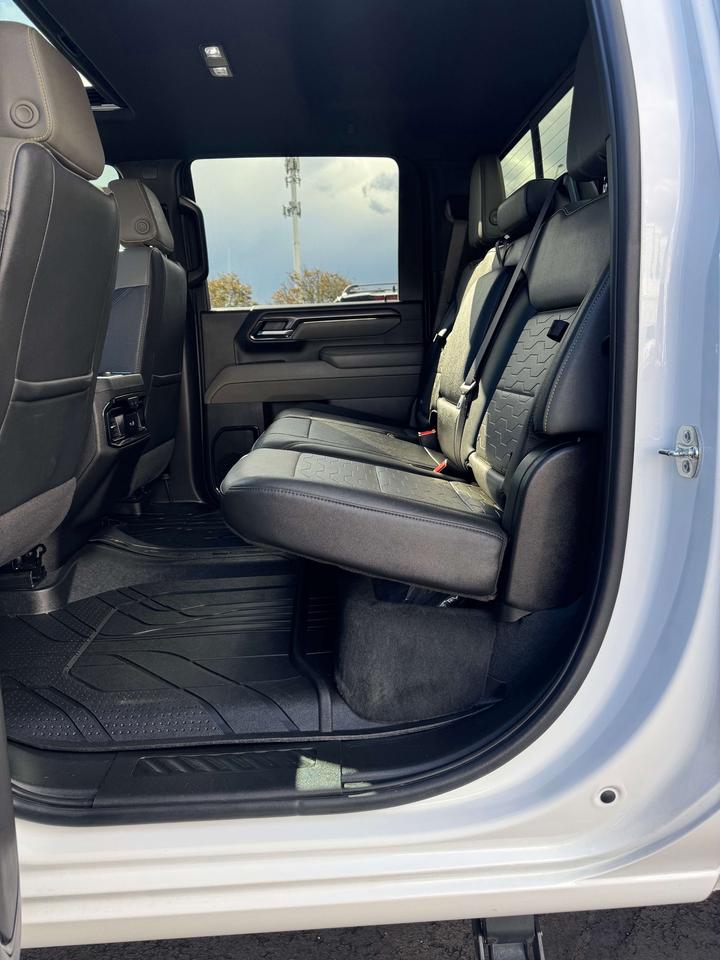 2026 Chevrolet Silverado 2500 ZR2 - Diesel - Low KM Photo